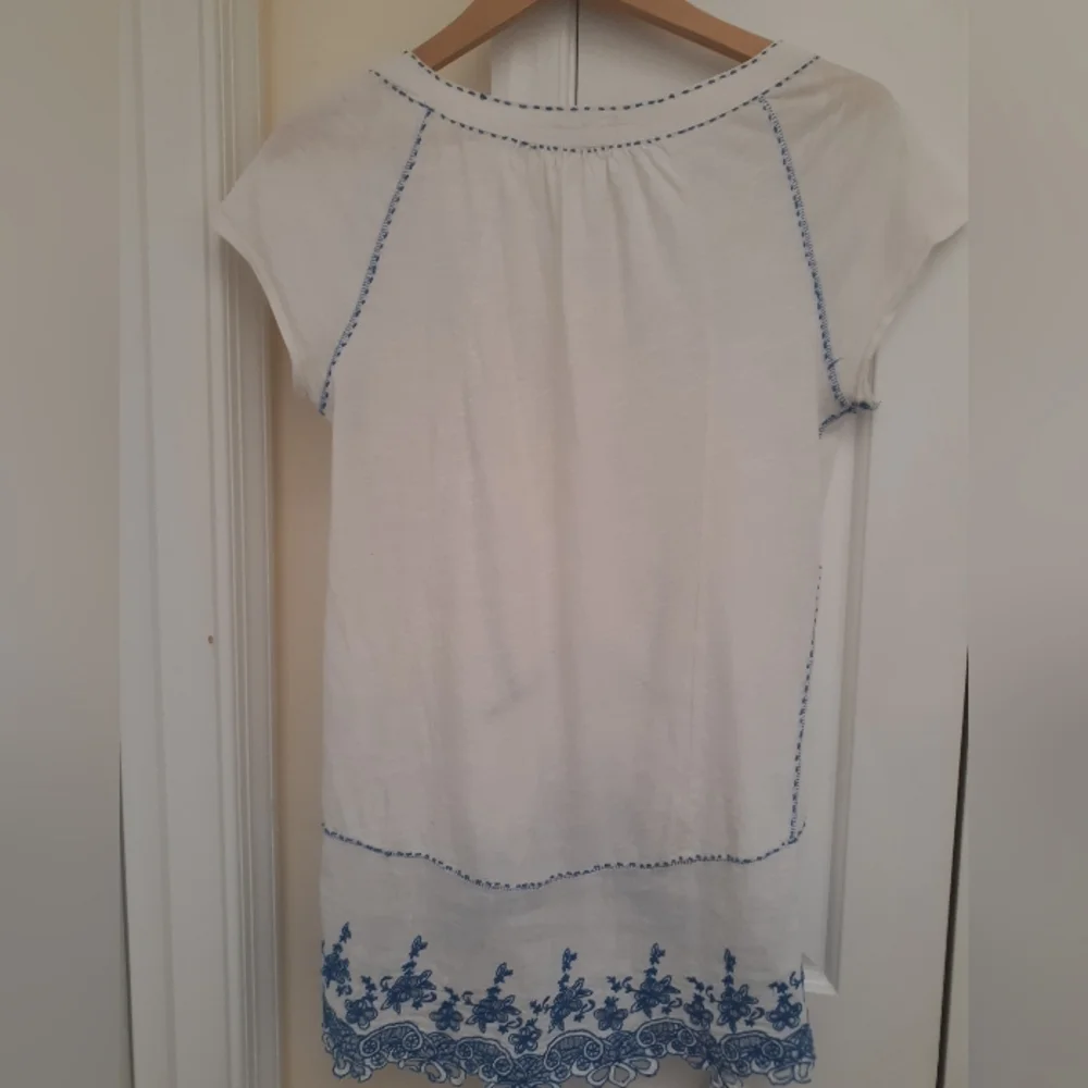 High-low Embroidered Tunic - Picture 3 of 8